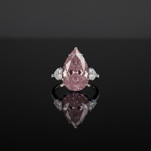 Extraordinaire bague en diamant rose en forme de poire, entourée de diamants blancs en forme de cœur, trois pierres, diamant cultivé en laboratoire, idéale pour offrir. - Product Image 6