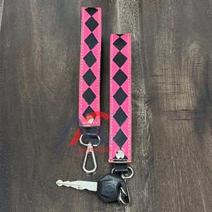 Porte-clés en cuir véritable à carreaux, fait main, avec fermoir métallique, durable et de haute qualité, collection 2026, vente chaude - Product Image 1