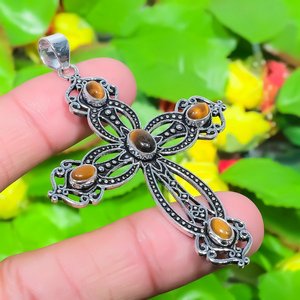 Colgante de Cruz Tibetana de Latón con Gemas Naturales de Ojo de Tigre, Diseño Vintage con Engaste de Canal, Chapado en Plata de Dos Tonos, Religioso, Unisex, Aleación Metálica - Product Image 1