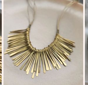 Collier ras du cou contemporain en cuivre torsadé, bijou artisanal en métal tressé à la main, accessoire de mode fait main - Product Image 2