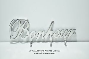 Gancho de Pared Decorativo Bonheur, Organizador de Pared con Letras Decorativas de Lujo, Porta Llaves Moderno de Aluminio, Disponible para la Venta - Product Image 3