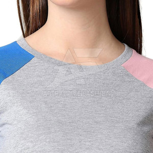 T-shirt pour femme à col rond de qualité supérieure, offrant une texture douce et un style contemporain. - Product Image 6