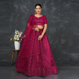 Lehenga Choli de Diseño con Bordado Floral Intrincado, Falda Larga Acampanada, Dupatta Impresionante para Bodas, Graduaciones y Playa - Product Image 3