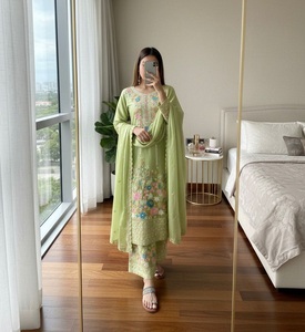 Conjunto de Salwar Kameez de Seda Bordada en Verde Menta para Mujer, con Dupatta Floral, Traje Tradicional Indio Pakistaní para Bodas y Fiestas - Product Image 1