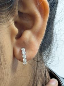 Boucles d'oreilles en or blanc massif 10 carats certifiées IGI, boucles d'oreilles créoles avec diamant de laboratoire de 1 carat taille ronde, cadeau de mariage pour femme - Product Image 5