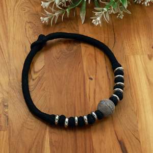 Collier ras du cou tribal noir en fil, plaqué argent oxydé, avec perles, collier statement fait main, bijoux ethniques afghans - Product Image 5