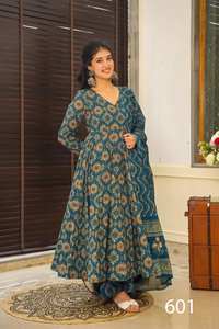 Magnifique robe Anarkali indienne pakistanaise en tissu de soie Maslin, avec un imprimé numérique élégant, pour mariage, occasions décontractées, vêtements traditionnels pour femmes - Product Image 6