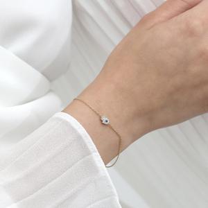 Pulsera de Diamantes con Amuleto de la Suerte, Oro de 14K, Joyería Minimalista y Elegante, Regalo Personalizado para Mujer, Cumpleaños, Aniversario, Uso Diario - Product Image 3