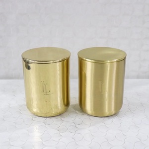 Vendeur expérimenté proposant des contenants à bougies en laiton d'origine de qualité supérieure - Pots à bougies pour la fabrication de bougies de luxe en provenance d'Inde - Product Image 1