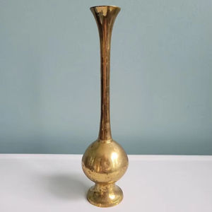 Vase décoratif en laiton de haute qualité avec motif floral en acrylique, cadeau idéal ou complément de décoration intérieure à prix raisonnable - Product Image 1