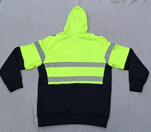 เสื้อฮู้ดสะท้อนแสง Hi Vis สำหรับผู้ชาย เสื้อแจ็คเก็ตนิรภัยสำหรับทำงาน มาตรฐาน ANSI Class 2 ความปลอดภัยสูง แขนยาว สีดำและสีเหลือง - Product Image 3