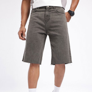 Shorts en jean gris pour homme, taille mi-haute, coupe droite, bords bruts, style décontracté pour l'été, en tissu de coton tissé - Product Image 1