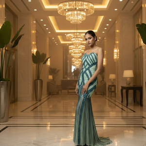 Robe de soirée longue haut de gamme pour femme avec col en cœur |   Robe élégante ajustée pour banquets, soirées cocktails et célébrations - Product Image 2