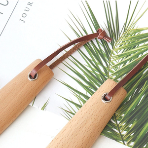 Chausse-pied en bois massif fait main, lisse et plat, avec boucle de suspension en cuir, aide au portage des chaussures - Product Image 6