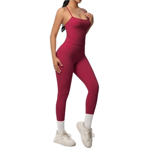 ชุดโยคะผู้หญิง INDEX SPORTSWEAR แบบ 2 ชิ้น เสื้อครอปท็อป กางเกงเลกกิ้งขายาวเอวสูง มีฮู้ด ซิป สีพื้น ชุดออกกำลังกาย - Product Image 2
