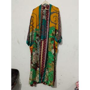 ชุดคลุมกิโมโนคุณภาพสูง ผ้าไหมแท้ 100% ลายดอกไม้หรูหรา คอวี ระบายอากาศได้ดี นุ่มสบาย เหมาะสำหรับฤดูใบไม้ผลิ  สามารถปรับแต่งสีและโลโก้ได้ - Product Image 4