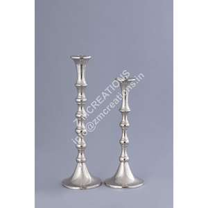 Ensemble de 2 bougeoirs coniques faits à la main en aluminium, accessoires de table décoratifs, décoration moderne pour mariages et Noël - Product Image 1