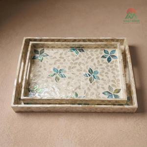 Plateau rectangulaire incrusté de nacre avec motif floral, style bohème artisanal, plateau de service décoratif avec poignées - Product Image 2