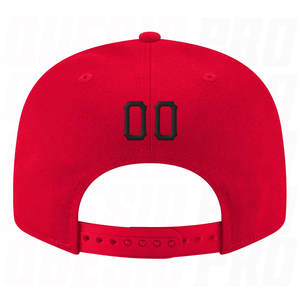 Gorra Snapback Ajustable Personalizada en Rojo, Negro y Blanco, con Costuras, Estilo Urbano, Unisex, para Deportes de Equipo - Product Image 3