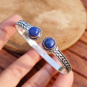 Bracelets tendance en laiton avec pierres précieuses naturelles pour le bien-être, le soulagement du stress, la purification énergétique et le style bohème, disponibles au meilleur prix - Product Image 1