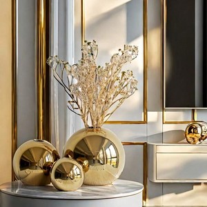 Vase en métal finition cuivre de luxe avec branches artificielles, article de décoration intérieure de luxe, décoration pour la maison et le bureau - Product Image 2