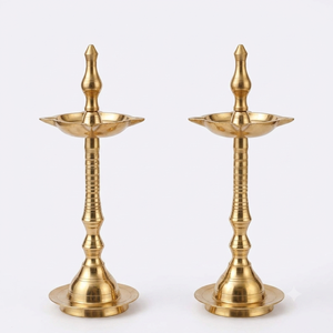 Juego de Lámparas de Aceite de Latón Hechas a Mano Kerala Nilavilakku, Diya Tradicional India, Lámpara de Pie para Puja Deepam, Decoración de Templo, Venta al por Mayor - Product Image 1