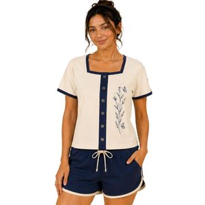 Conjunto de dos piezas de pantalones cortos para mujer en color marfil y azul marino, top con cuello cuadrado y botones, estampado floral de mariposas, ropa informal de verano de algodón para estar en casa. - Product Image 1