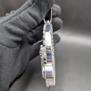 Pendentif personnalisé pour homme en argent 925 et moissanite, motif skyline urbain, serti de moissanites taille baguette et taille ronde, bijou de luxe tendance hip-hop, cadeau - Product Image 2