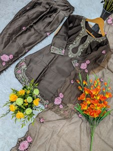 Conjunto Premium de Kurta y Palazzo de Satén Japonés con Intrincado Trabajo de Lentejuelas – Atuendo Tradicional Elegante - Product Image 5