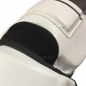 Protège-tibias ajustables et flexibles pour adultes, avec rembourrage intérieur souple, en cuir PU, protection professionnelle, fermeture auto-agrippante, fabrication OEM au Pakistan - Product Image 2