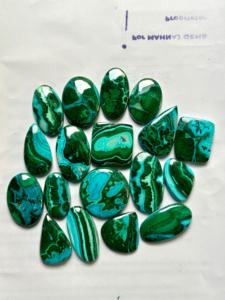 Gemas Mahnaj, Cabujones de Malaquita y Crisocola Naturales, Formas Mixtas, Gemas Sueltas Verdes Pulimentadas de 10-20 mm, 5-12 g - Product Image 4