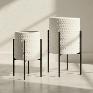 Jardinière minimaliste en métal noir pour plantes vertes, finition thermolaquée - Product Image 4