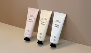 เดลี่ คอมมา เบลล์ เดอ พาร์ฟูม ฟลอรัล แอนด์ เฟรช มอยส์เจอร์ไรซิ่ง แฮนด์ครีม 50 มล. บำรุงผิวธรรมดา - Product Image 2