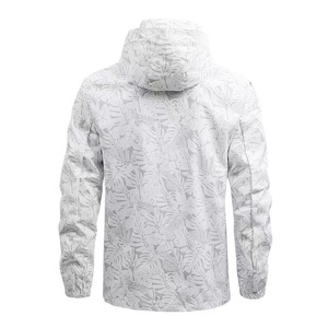 Chaqueta impermeable con capucha de camuflaje para hombre con cierre de cremallera y cuello alto para uso informal en otoño - Product Image 6