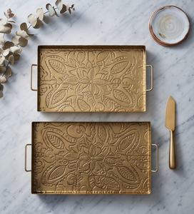 Plateau de service rectangulaire doré en métal lourd texturé moulé, article de vaisselle pour cuisine et salle à manger, en stock - Product Image 5