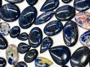 Cabujón de Sodalita Natural |   Piedras Preciosas Sueltas de Sodalita Azul, Pulimentadas, en Forma Ovalada y de Pera |   Piedras para la Fabricación de Joyería al por Mayor - Product Image 4