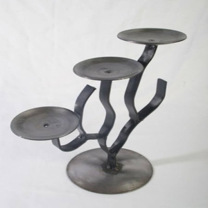 Support à bougies en métal noir artisanal, écologique, à trois supports, pour la décoration de la maison, utilisation pour Noël et Pâques, décoration lumineuse - Product Image 1