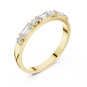 Anillo de Boda de Media Eternidad Personalizado en Oro Amarillo con Corte Esmeralda y Diamantes Redondos para Mujer, Apilable, Joyería Fina para Aniversario - Product Image 4