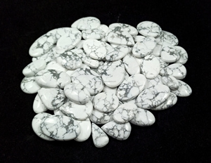 Vente en gros de pierres naturelles Howlite blanches Radha Arts, cabochons ovales/ronds/goutte de 20-40 mm pour la fabrication de bijoux DIY - Product Image 5