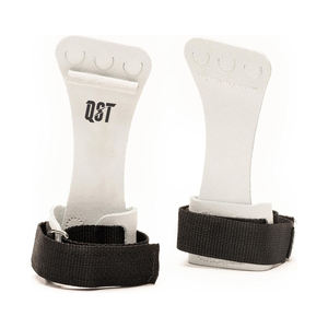 Protège-mains en cuir QST à 3 trous pour la gymnastique et l'haltérophilie, antidérapants, respirants, écologiques, personnalisables - Product Image 1