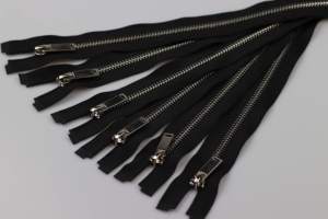 Fermetures éclair en nylon en rouleaux, longues, écologiques, personnalisables avec logo, en plastique durable pour sacs, vêtements, chaussures, couleur noire - Product Image 1