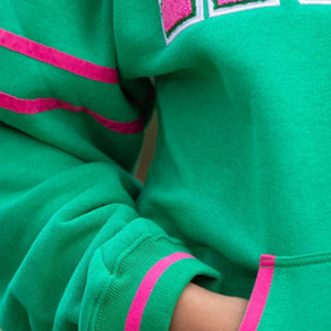 Sudadera con Capucha Gráfica Verde Esmeralda con Ribete Rosa, Bolsillo Frontal, Capucha con Cordón, Manga Larga, Estilo Casual para Mujer - Product Image 2