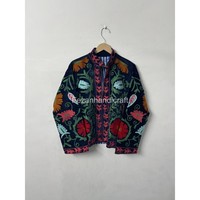 Veste matelassée en velours tricoté à la main, broderie Suzani cousue à la main avec doublure intérieure en coton, broderie ouzbèque, deux poches latérales, pour l'extérieur