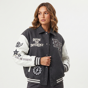 Veste universitaire pour femmes en 100% laine et polyester, avec patch brodé, col rabattu, boutonnée - Product Image 6