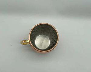 Mug en cuivre classique avec poignée, vaisselle en cuivre pur, parfait pour servir de la bière, de l'eau, pour la maison, le bar et les repas, provenant d'Inde. - Product Image 3
