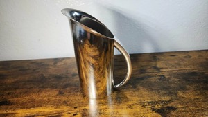 Carafe à eau en acier inoxydable de qualité supérieure avec couvercle, carafe décorative en métal pour jus, eau, thé, café et boissons froides - Product Image 6