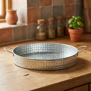 Bandeja de Servir Rústica de Metal Galvanizado con Acabado Texturizado y Asas de Alambre, Apta para Lavavajillas y Ligera - Product Image 2