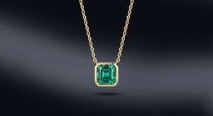 Collier Solitaire Minimaliste Délicat pour Femme avec Mini Diamant Carré Fantaisie Certifié et Émeraude de Laboratoire Taillée – Fabrication - Product Image 2
