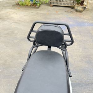 Porte-bagages arrière avec dossier passager pour moto VinFast Motio, pièces et accessoires |   M-Biker - Product Image 2