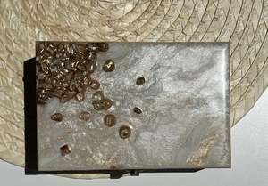 Caja de Resina con Efecto Perla de Lujo - Product Image 2